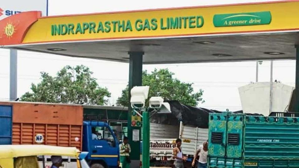 The stock share in the new firm will be split equally, with each partner owning 50%.