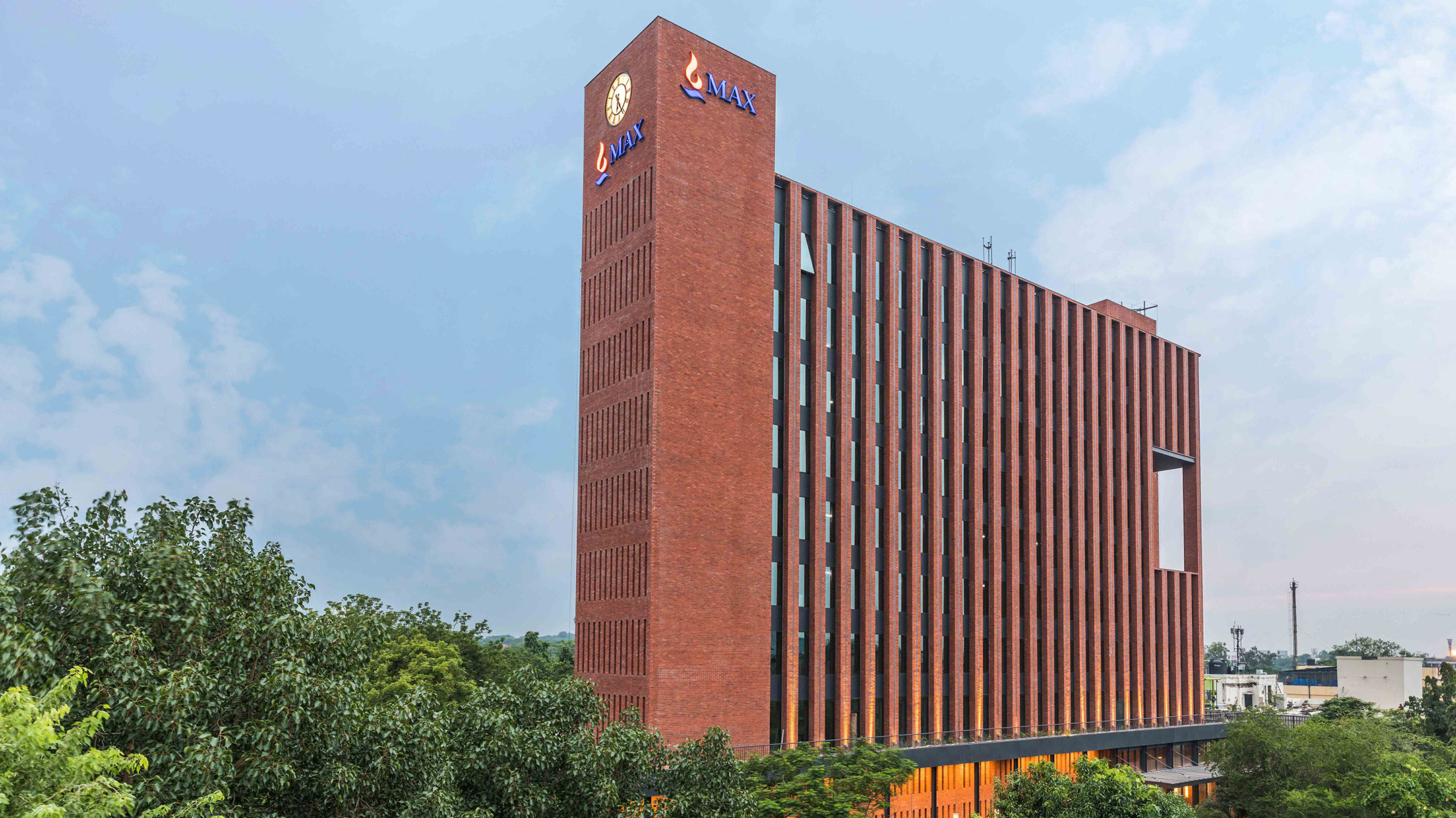 Max Estates Jumps 6% as Q1 Pre-Sales Surges 5x