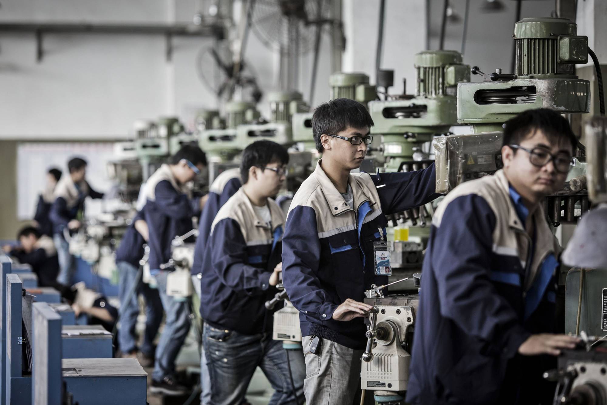China’s Factory Activity Hits 1-Year High Amid Rising War Risks